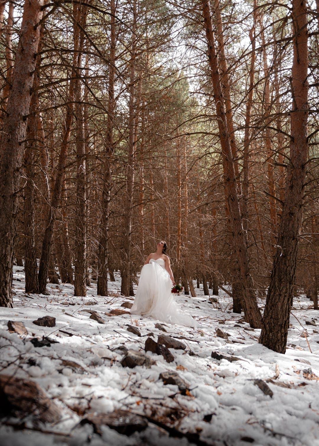Pareja de novios sonriendo